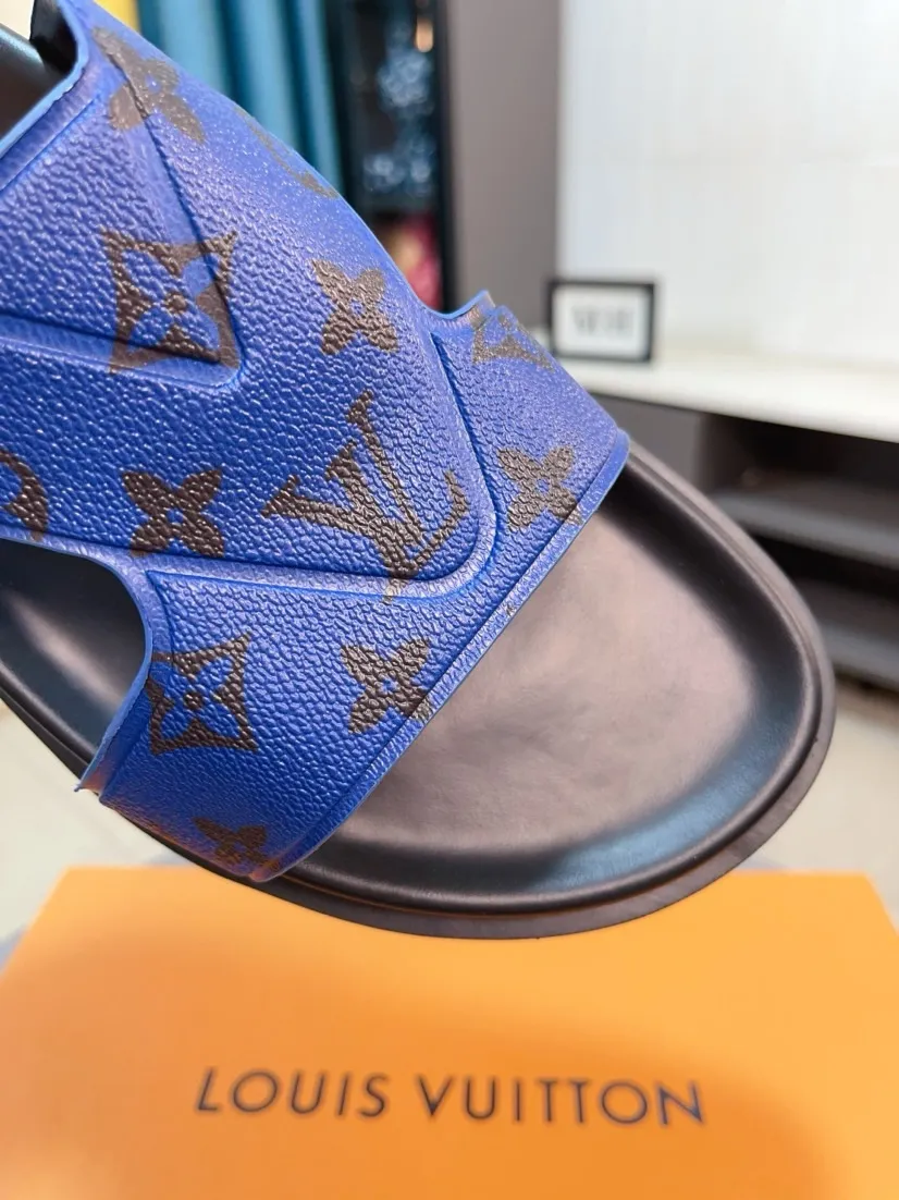 Men's shoes💰300🌹🌹【LV】Multi-color new men's slippers, original quality top version, original special cowhide presbyopia print➕sheepskin on the inside and side, non-slip combination sole, more stable walking, more comfortable and lightweight, high-end and generous, size: 38~44
